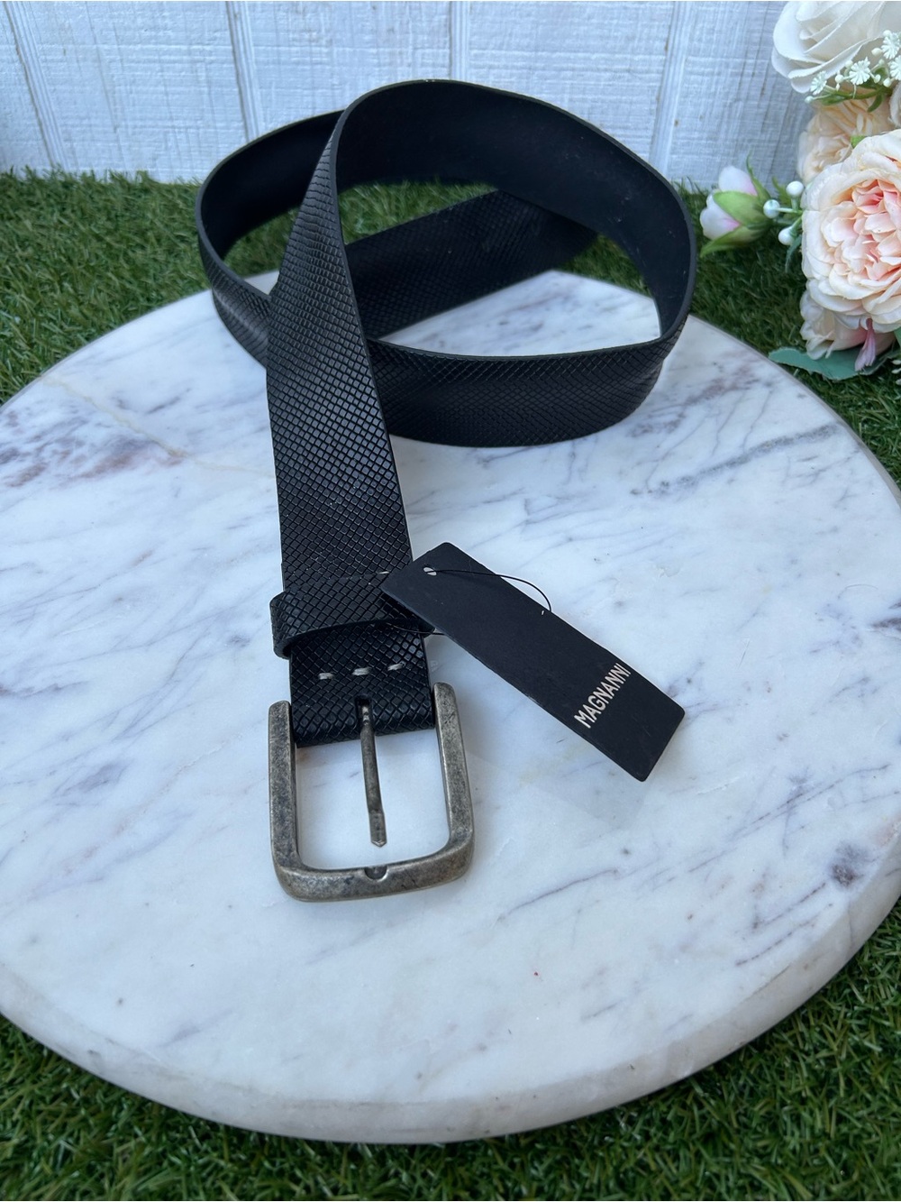 Magnanni Wayne Relaxed Embossed Leather Belt in black like new